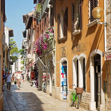 Apartment Cozy Studio-apartment Inmitten Der Altstadt Von Und Nur 50 Meter Zur Adria *