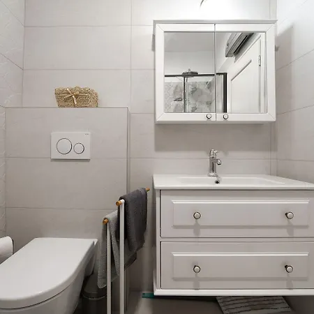 Apartamento Cozy Studio-apartment Inmitten Der Altstadt Von Und Nur 50 Meter Zur Adria *