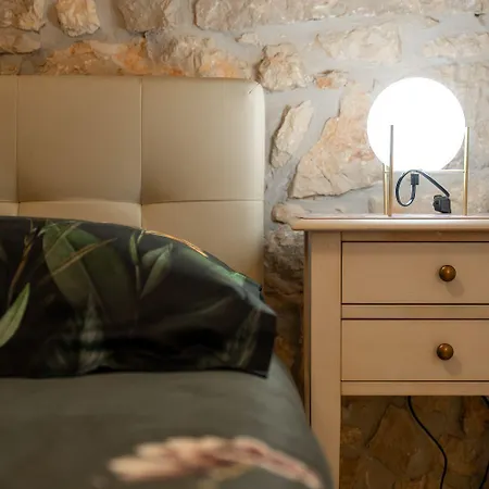 Cozy Studio-apartment Inmitten Der Altstadt Von Und Nur 50 Meter Zur Adria *