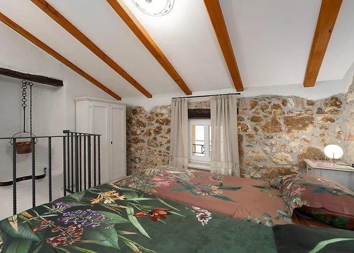 Apartman Cozy Studio-apartment Inmitten Der Altstadt Von Und Nur 50 Meter Zur Adria