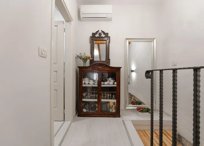 Cozy Studio-apartment Inmitten Der Altstadt Von Und Nur 50 Meter Zur Adria Apartman Poreč