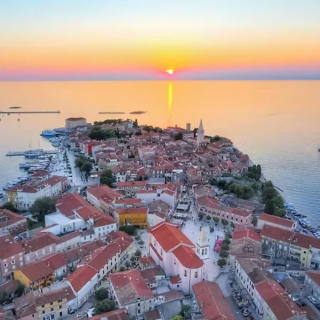 Apartman Cozy Studio-apartment Inmitten Der Altstadt Von Und Nur 50 Meter Zur Adria