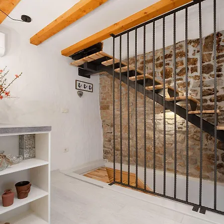 Appartement Cozy Studio-apartment Inmitten Der Altstadt Von Und Nur 50 Meter Zur Adria Poreč