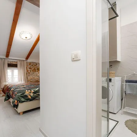 Cozy Studio-apartment Inmitten Der Altstadt Von Und Nur 50 Meter Zur Adria * Porec