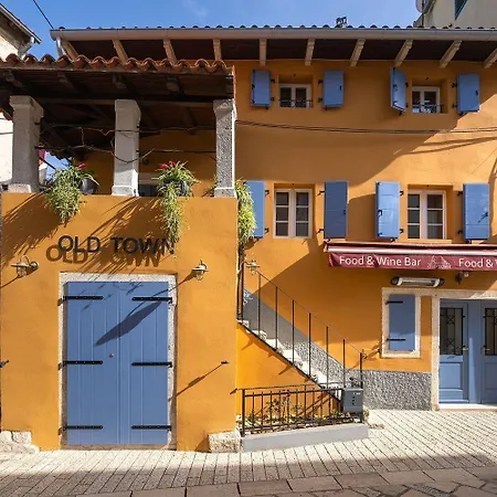 Apartman Cozy Studio-apartment Inmitten Der Altstadt Von Und Nur 50 Meter Zur Adria