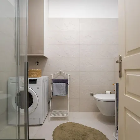 Cozy Studio-apartment Inmitten Der Altstadt Von Und Nur 50 Meter Zur Adria