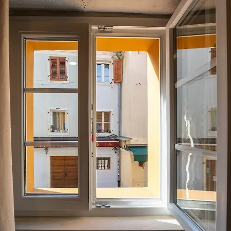 Cozy Studio-apartment Inmitten Der Altstadt Von Und Nur 50 Meter Zur Adria Apartamento