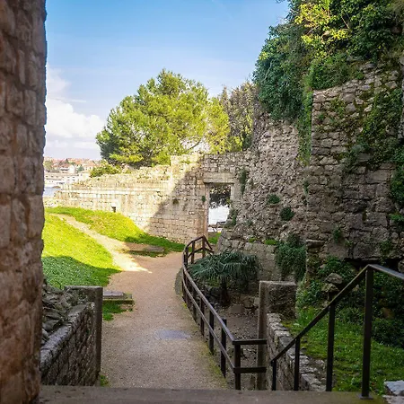 Cozy Studio-apartment Inmitten Der Altstadt Von Und Nur 50 Meter Zur Adria