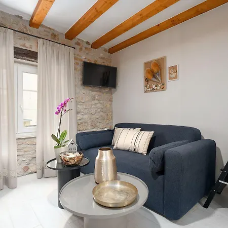 Cozy Studio-apartment Inmitten Der Altstadt Von Und Nur 50 Meter Zur Adria Apartamento