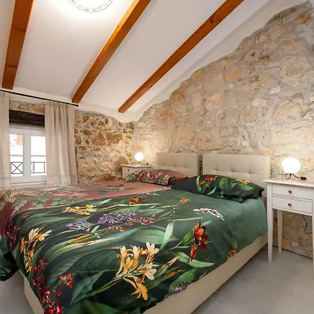 Cozy Studio-apartment Inmitten Der Altstadt Von Und Nur 50 Meter Zur Adria *