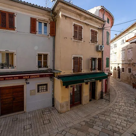 Cozy Studio-apartment Inmitten Der Altstadt Von Und Nur 50 Meter Zur Adria Apartamento Poreč