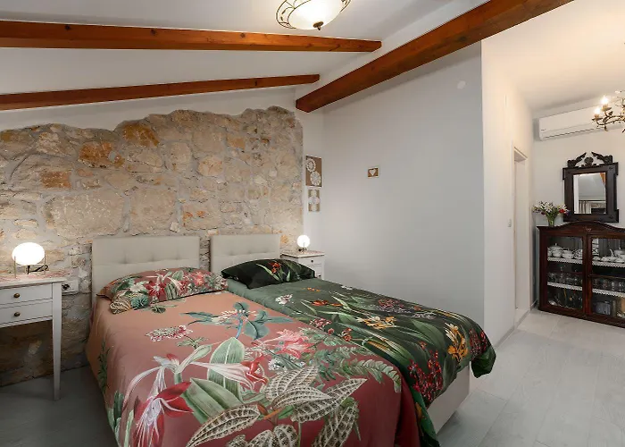 Cozy Studio-apartment Inmitten Der Altstadt Von Und Nur 50 Meter Zur Adria Poreč