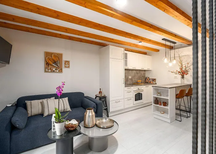 Cozy Studio-apartment Inmitten Der Altstadt Von Und Nur 50 Meter Zur Adria