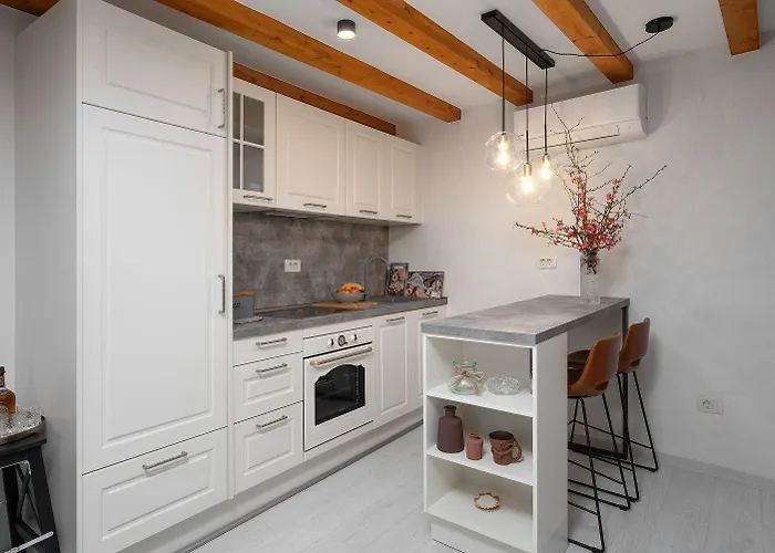 Cozy Studio-apartment Inmitten Der Altstadt Von Und Nur 50 Meter Zur Adria Διαμέρισμα